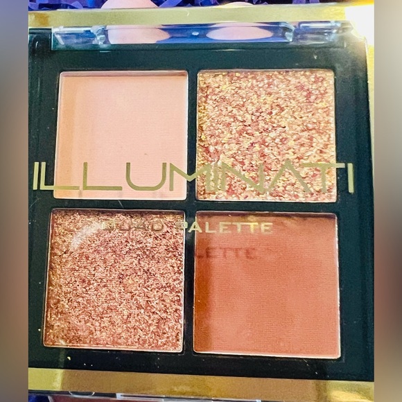 Illuminati Cosmetics Quad Eyeshadow Palette - Enlightened - Picture 7 of 8